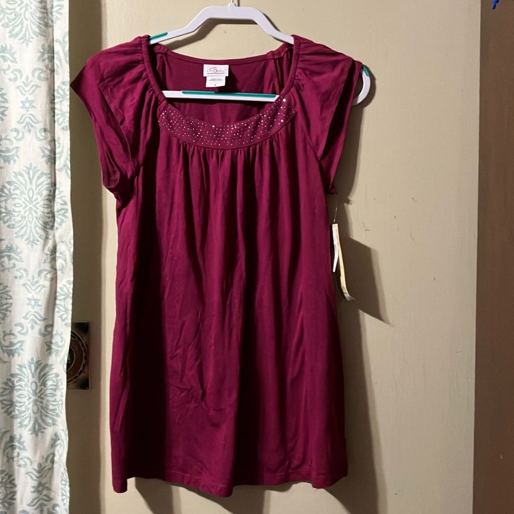 Women’s maternity top, new with tags. Size small